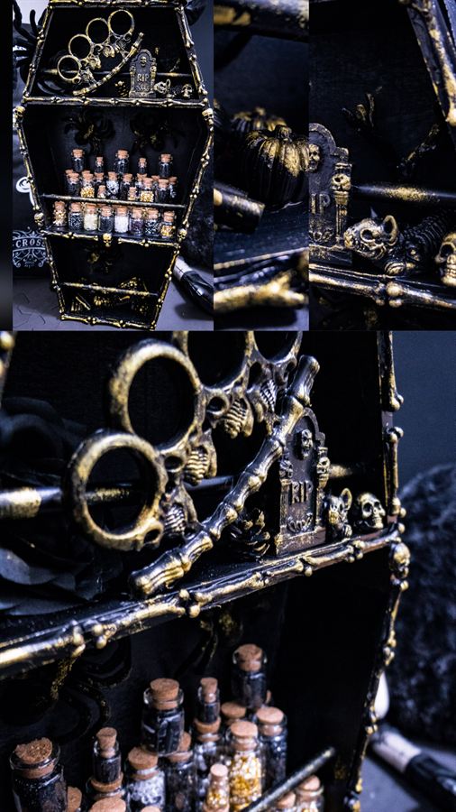 Sargförmiges Regal mit kleinen Apothekerfläschchen, Scheren und Grabsteinen